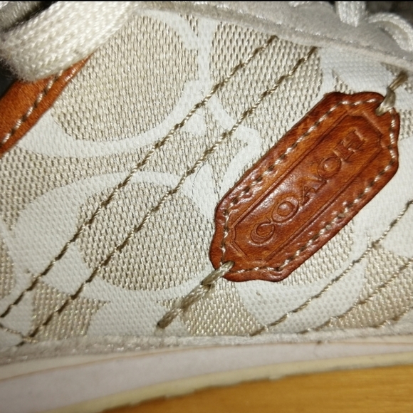 COACH SHOES SIZE 6.5 True to Size - Picture 2 of 4